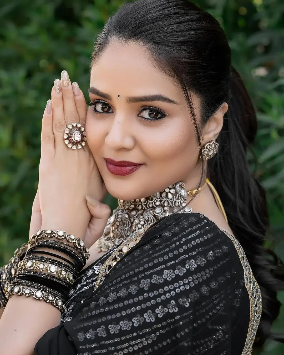 BEAUTIFUL INDIAN TV GIRL SREEMUKHI IN BLACK HALF SAREE 10